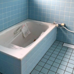 高齢者に配慮、浴室をバリアフリーに改修