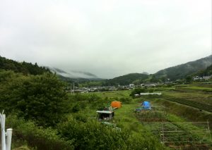 梅雨空の朝