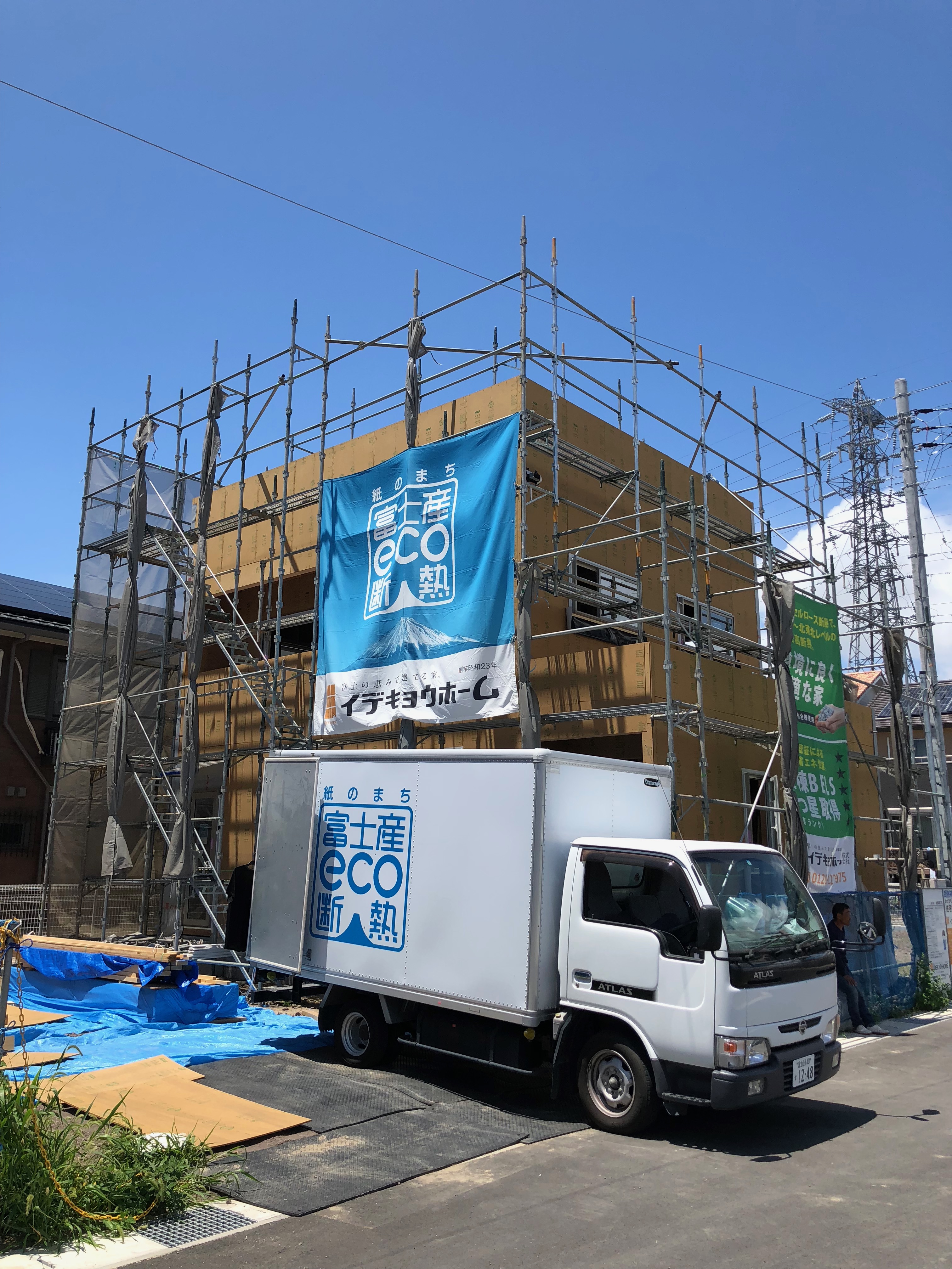 断熱材が入ります