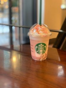 桜満開のスタバの「さくらフル フラペチーノ」