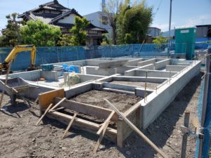 基礎工事中