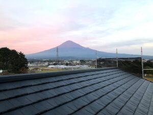 新築現場から富士山の見える風景