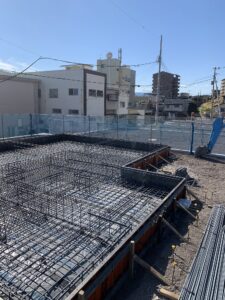 ただいま基礎工事中