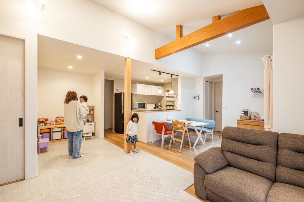 一台のエアコンで家中が快適。開放的な平屋で叶えた、家族の暮らし