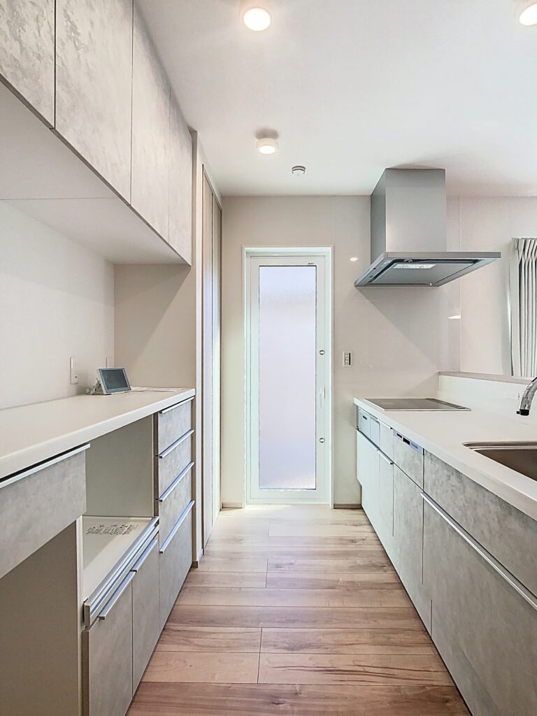 収納力と作業効率を両立したキッチン｜富士市M邸