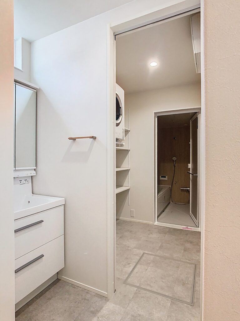 洗面スペースと脱衣スペースを分けた水まわり｜イデキョウホーム